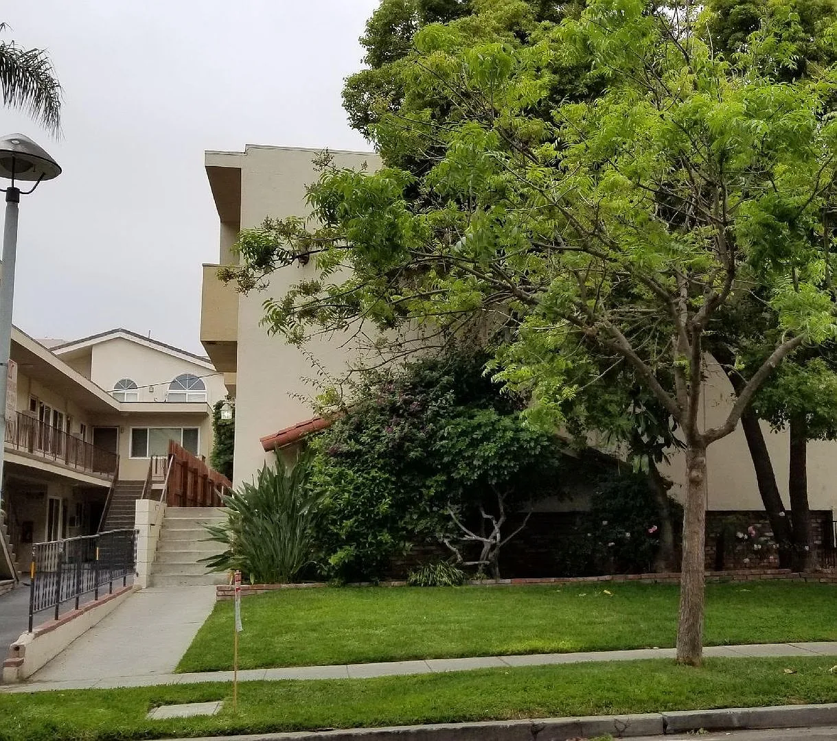 Styled Townhome Apartment — Photo 1
