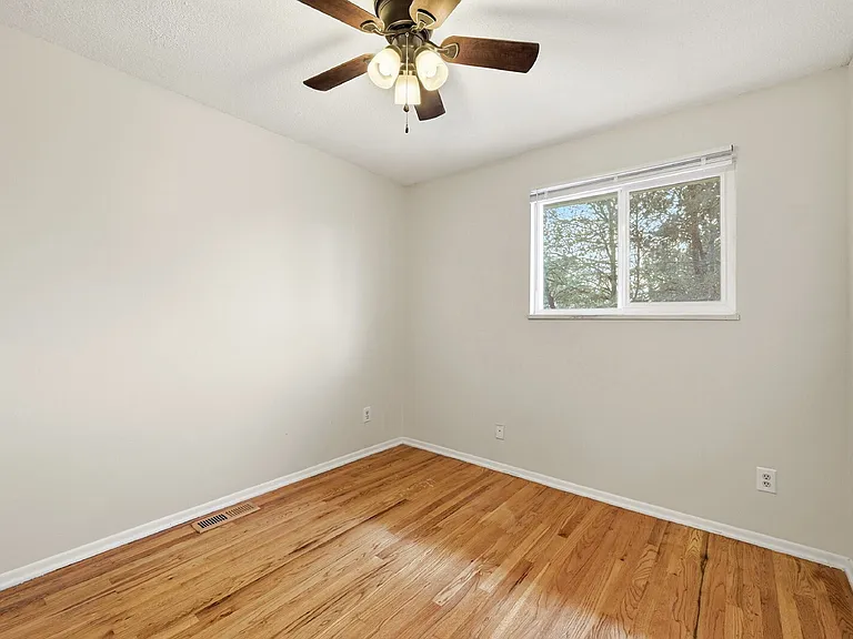 1087 Hathaway Dr — Photo 15