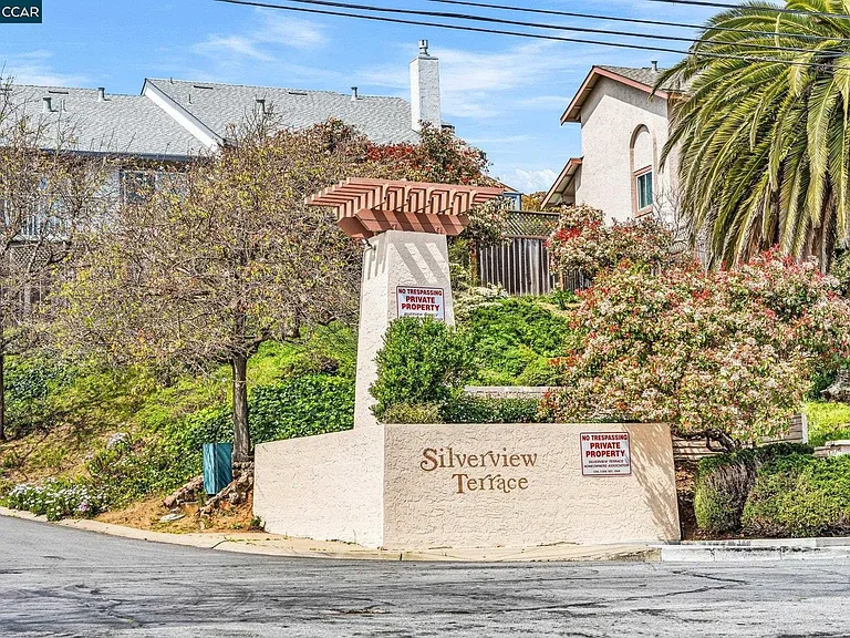 392 Bayview Cir — Photo 49