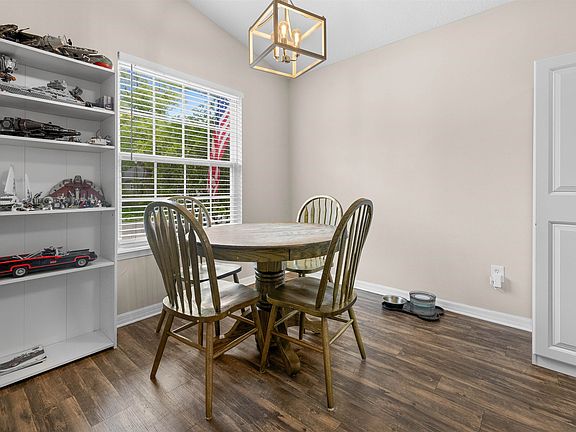 3rd image of 461 S Nassau St