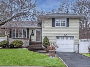 79 N Cedar St, Massapequa, NY 11758