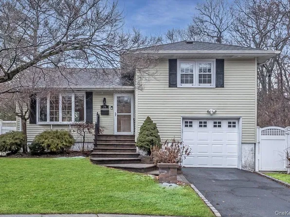 79 N Cedar Street, Massapequa, NY 11758