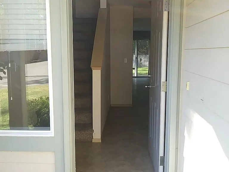 Two story unit, upstairs 2 bedrooms, 2 full bathrooms and laundry room, downstairs living room, dinning room, kitchen and powder room.