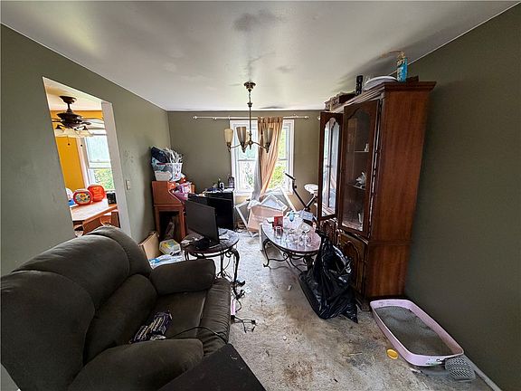 5th image of 28 Quail Hill Rd