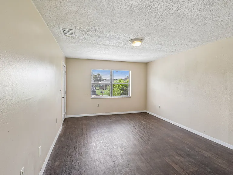 384 Cocoa Ct — Photo 26