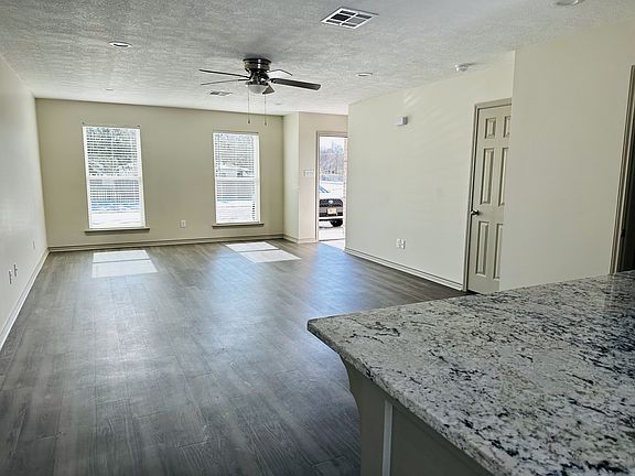 5th image of 2300 Timberlane Dr #1