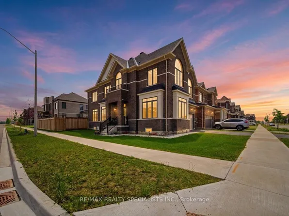 120 Durham Ave, Barrie, ON L9J 0L8