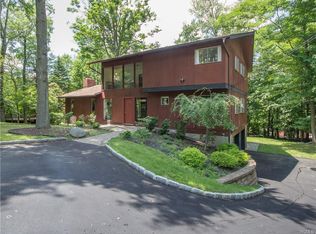 823 Sherry Dr, Valley Cottage, NY 10989