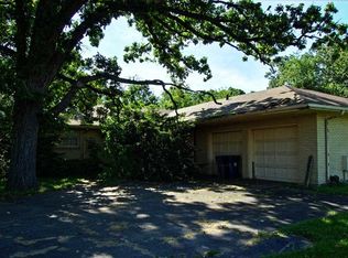 1085 Summit St, Elgin, IL 60120