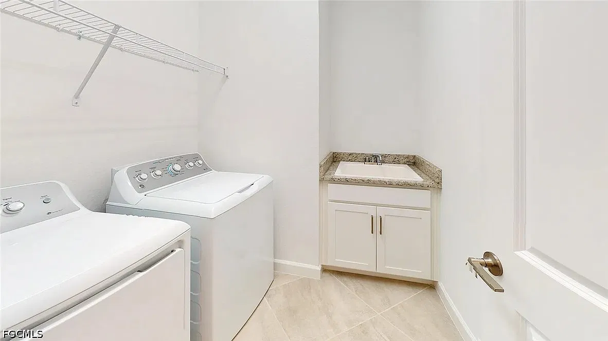 3 bed, 3.0 bath, 2202 sqft, $2,475 — Photo 4