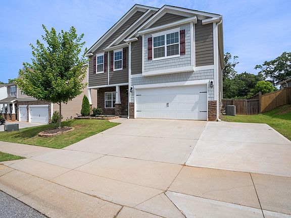 2nd image of 6 Hartwood Lake Ln