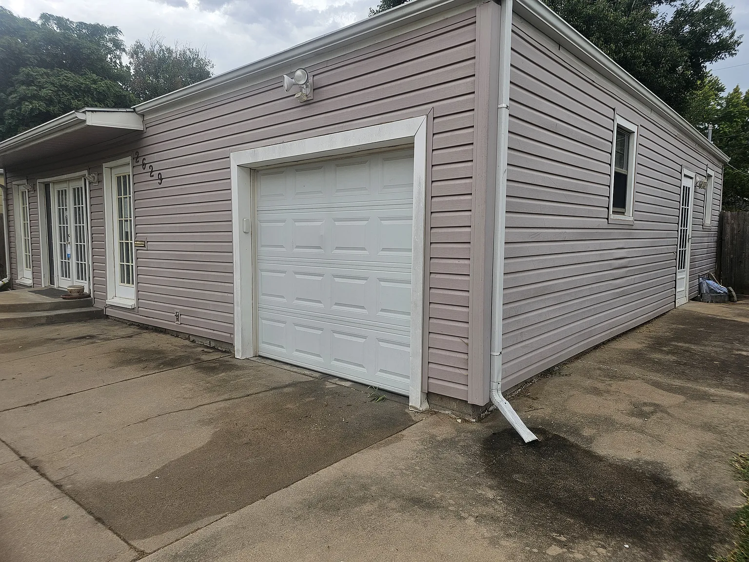 E 8th St N, Wichita — Photo 3