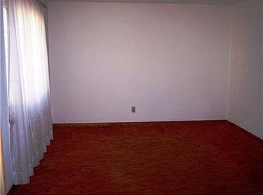 4th image of 215 Auburn St