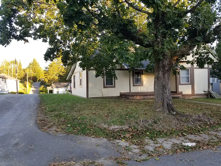 105 McClure St — Photo 47