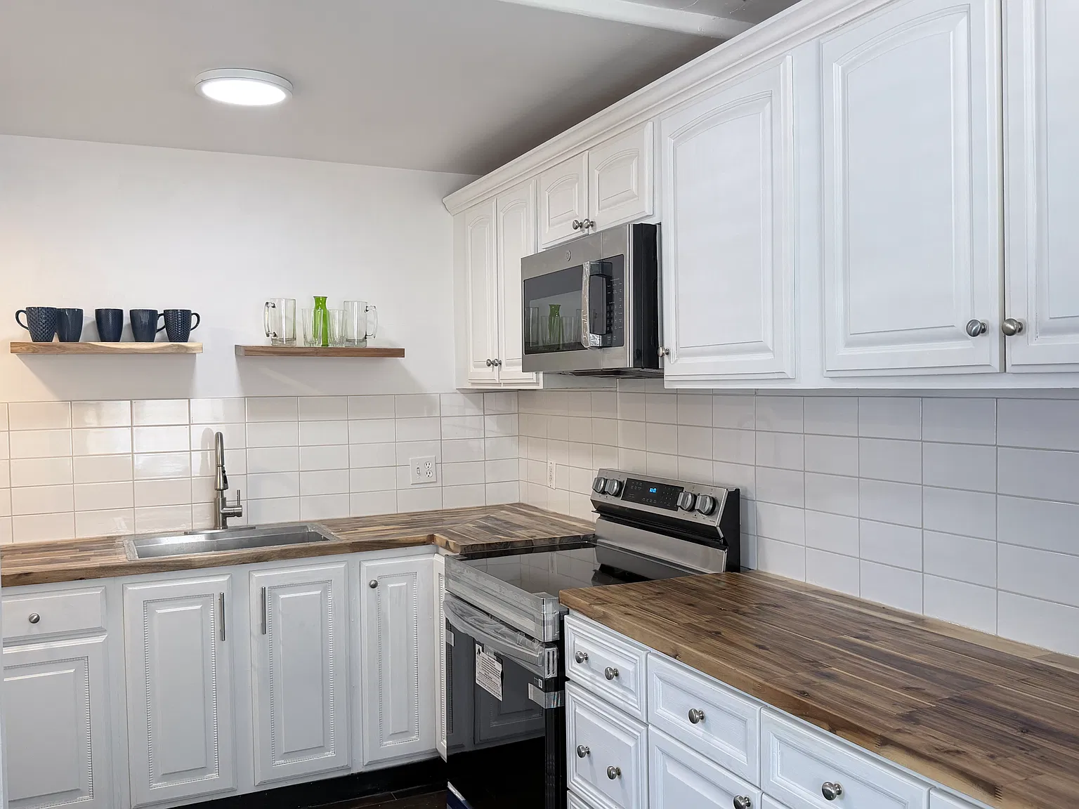 700 W University Dr — Photo 3