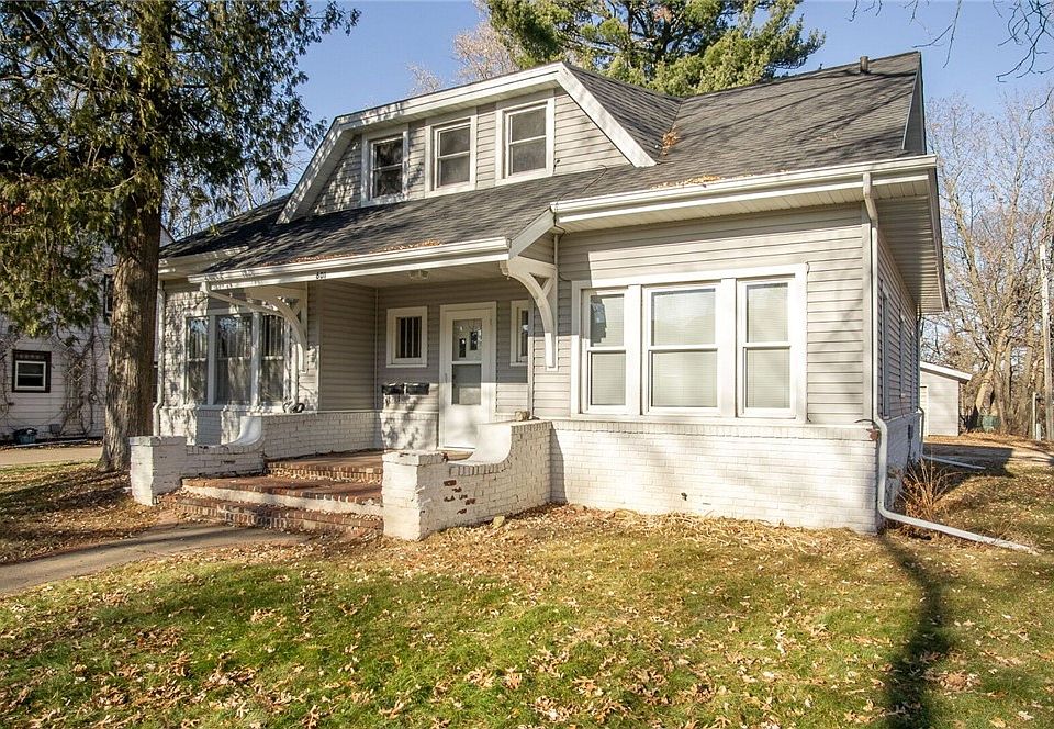 1st image of 601 12th Avenue W