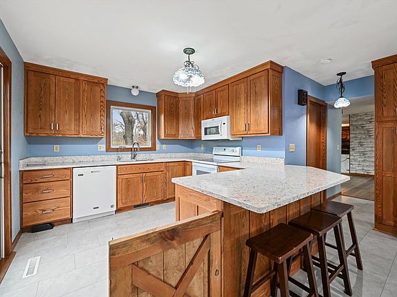 3rd image of 16800 Carmen Oaks Dr