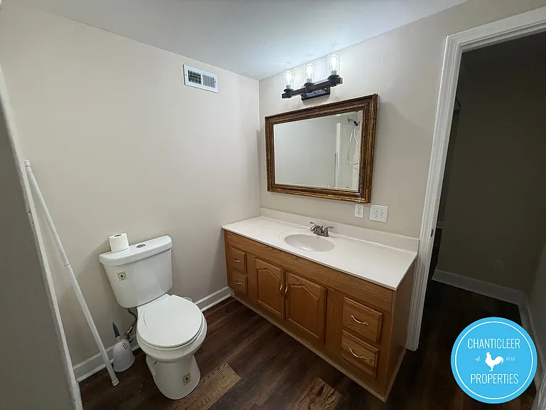 1729 Gyro Dr #B — Photo 7