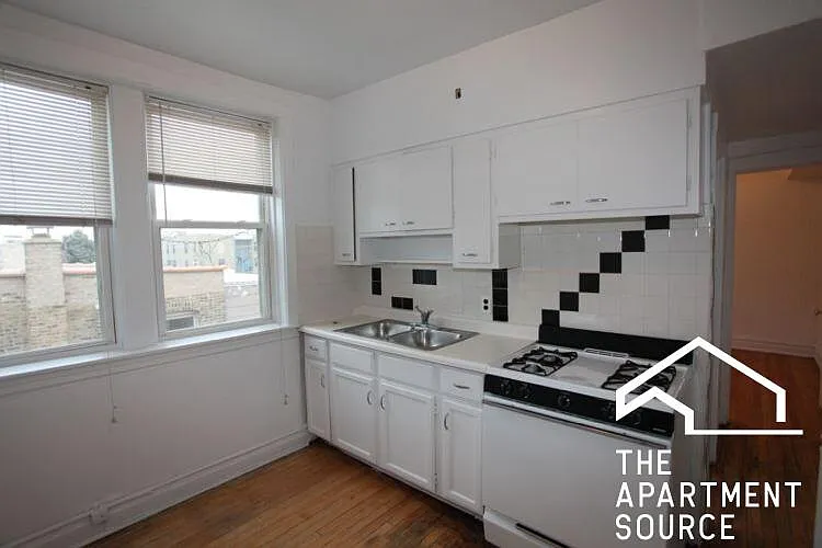 2853 W Berteau Ave #2 — Photo 1