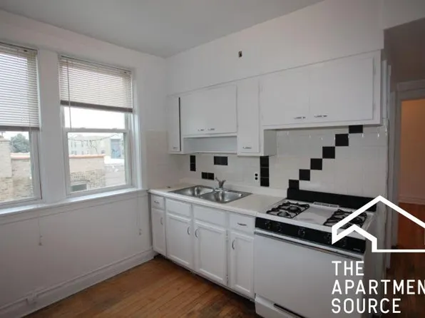 2853 W Berteau Ave #2, Chicago, IL 60618