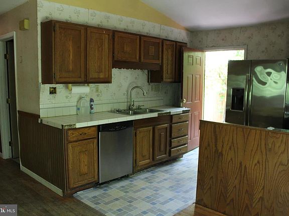 4th image of 28 Mountain Dew Ct