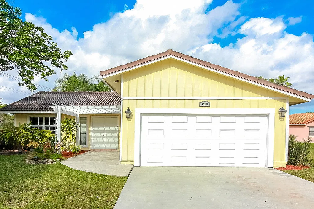 3 bed, 2.0 bath, 1913 sqft, $3,610 — Photo 1