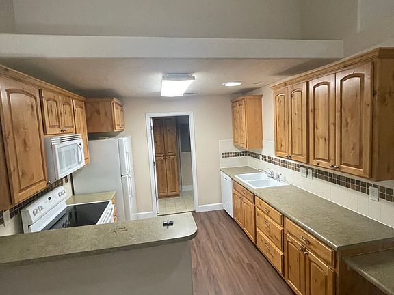 Updated kitchen w/all appliances included