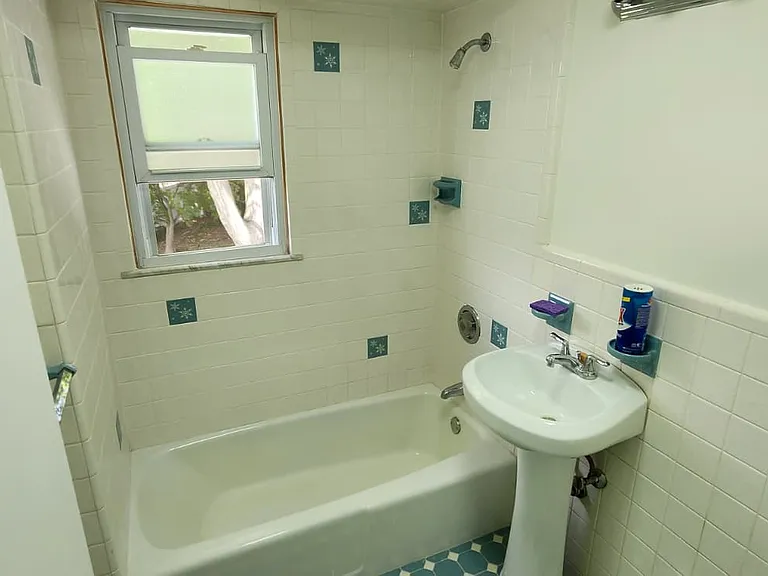 1502 Sunnyfield Dr — Photo 10
