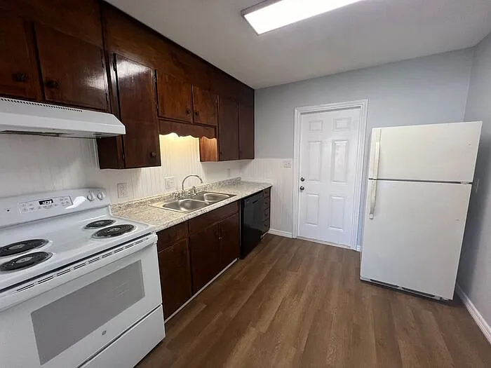 405 Schubert Dr #C — Photo 5