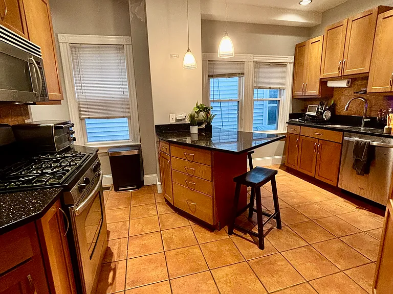 15 Hecla St #1 — Photo 1