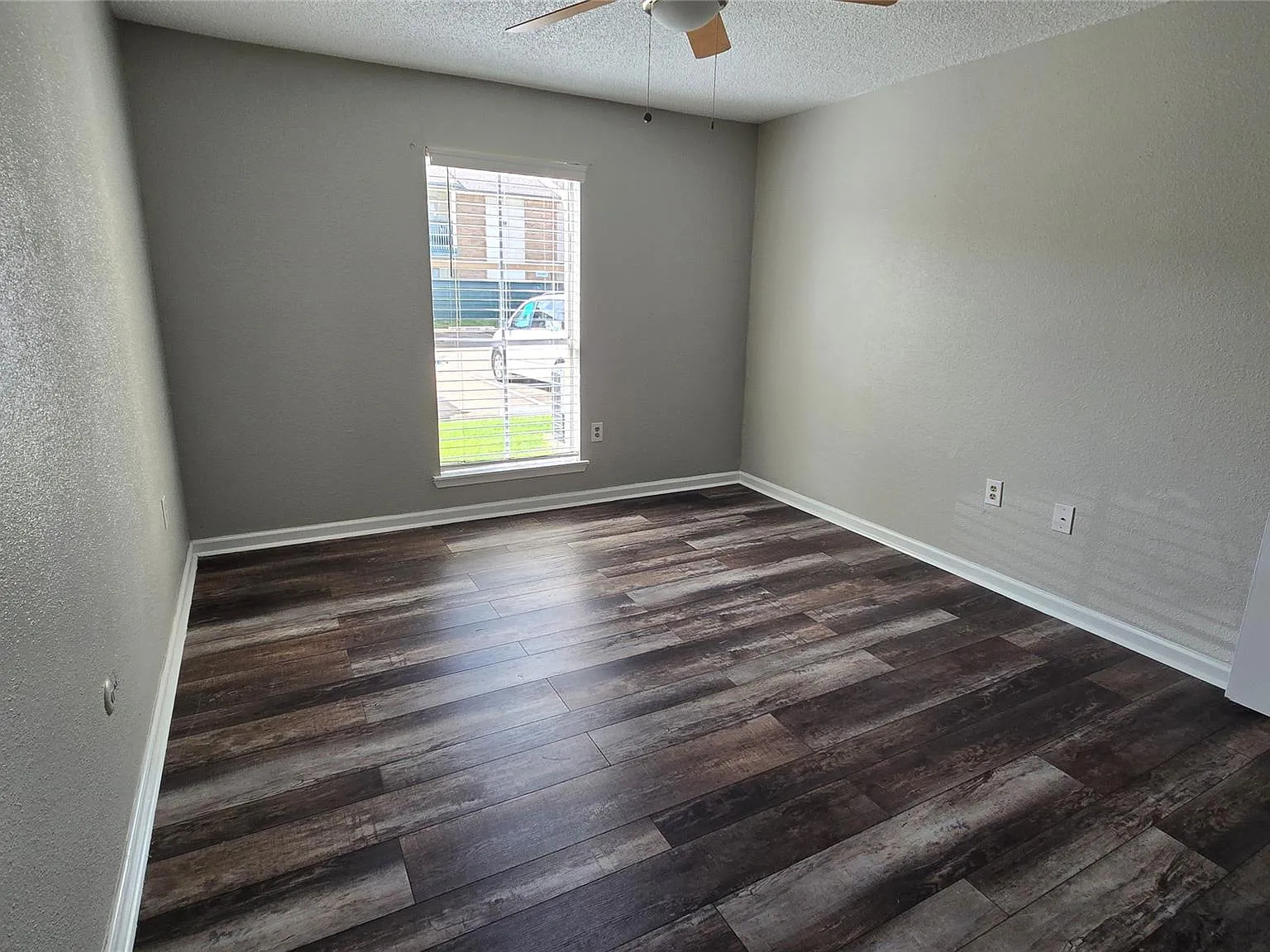 2 bed, 2.0 bath, 912 sqft, $1,500 — Photo 4