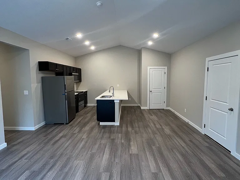 5183 N Cypress St #1 — Photo 3