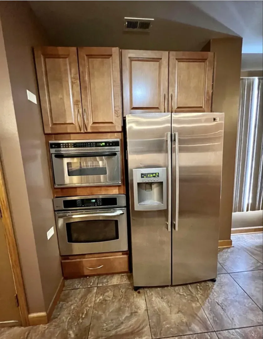3 bed, 2.5 bath, 3192 sqft, $2,900 — Photo 3