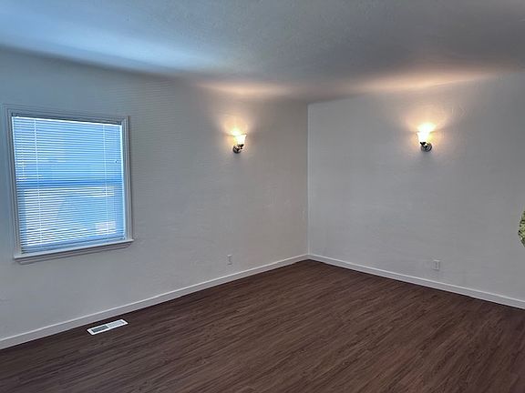 3rd image of 344 Charles St