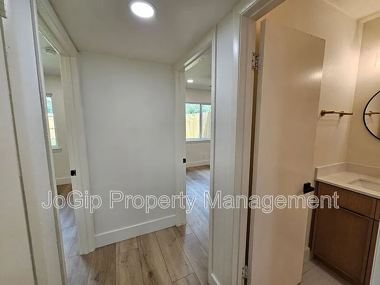 1725 R Ave — Photo 9