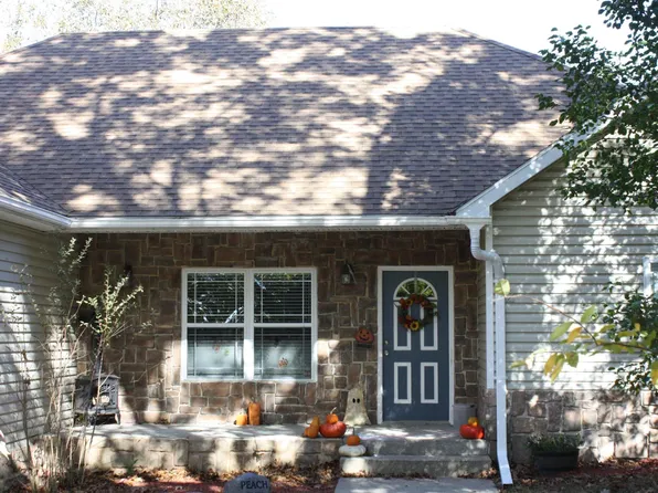 2 Holcombe Ln, Bella Vista, AR 72714