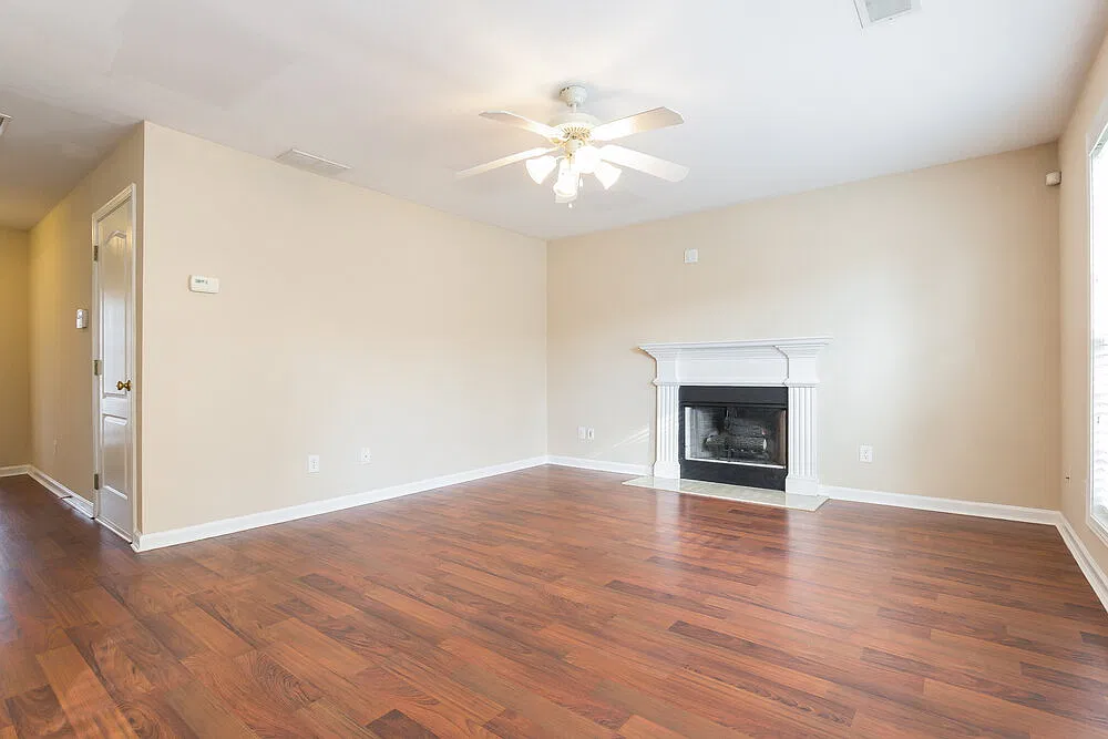3 bed, 2.5 bath, 1726 sqft, $3,040 — Photo 2