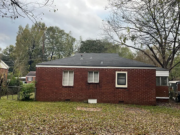 922 Harbison Dr — Photo 3