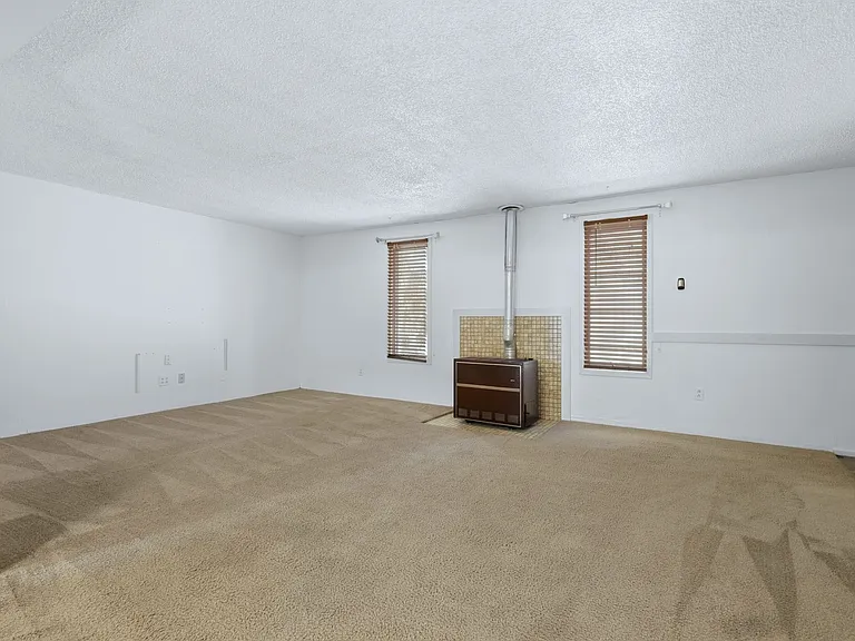 415 Lewis St — Photo 7