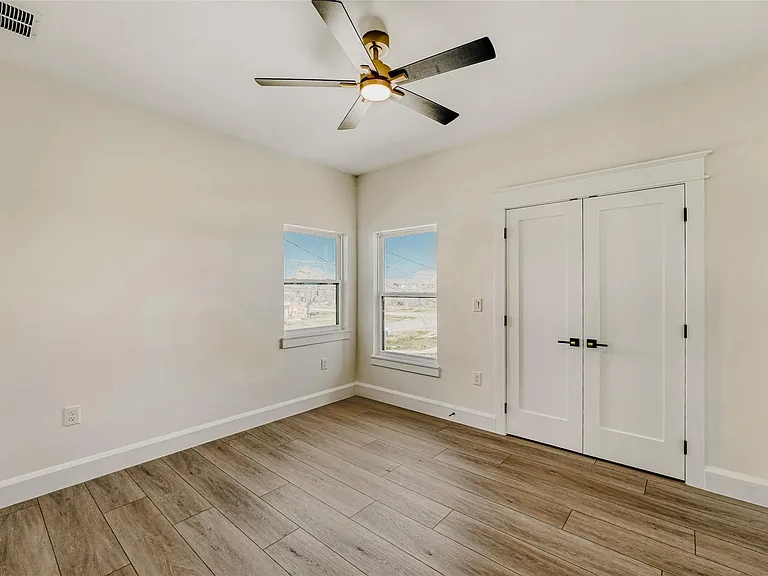 406 E Carrie Mnr — Photo 23