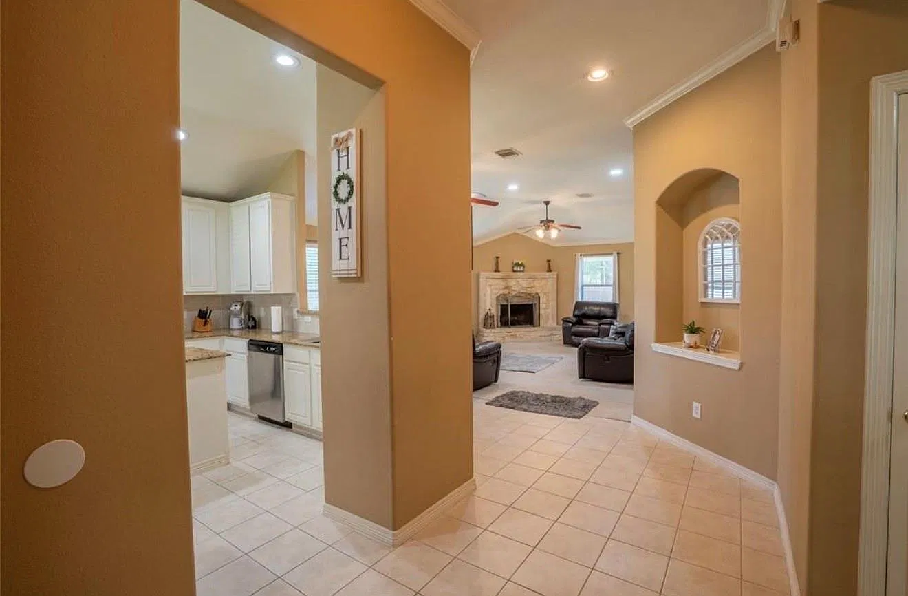3 bed, 2.0 bath, 1655 sqft, $2,250 — Photo 3