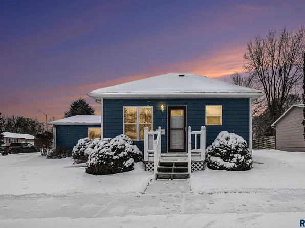 537 SE 4th St, Madison, SD 57042