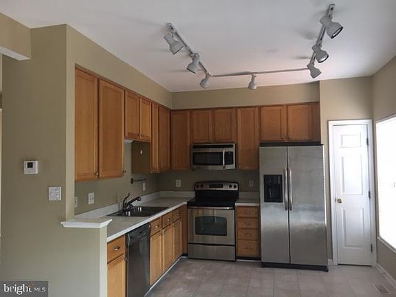 4th image of 43319 Chokeberry Sq
