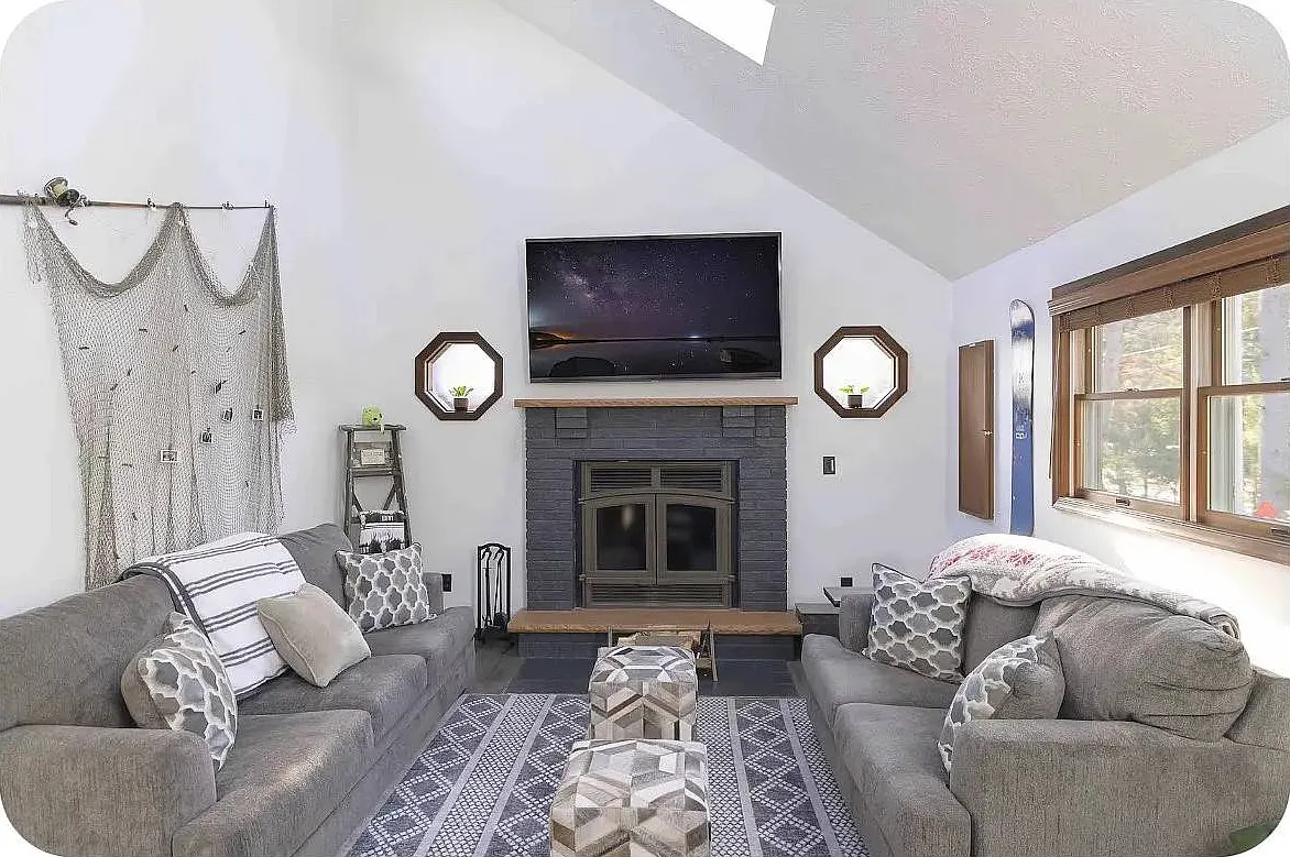 3 bed, 2.0 bath, 1248 sqft, $2,200 — Photo 2