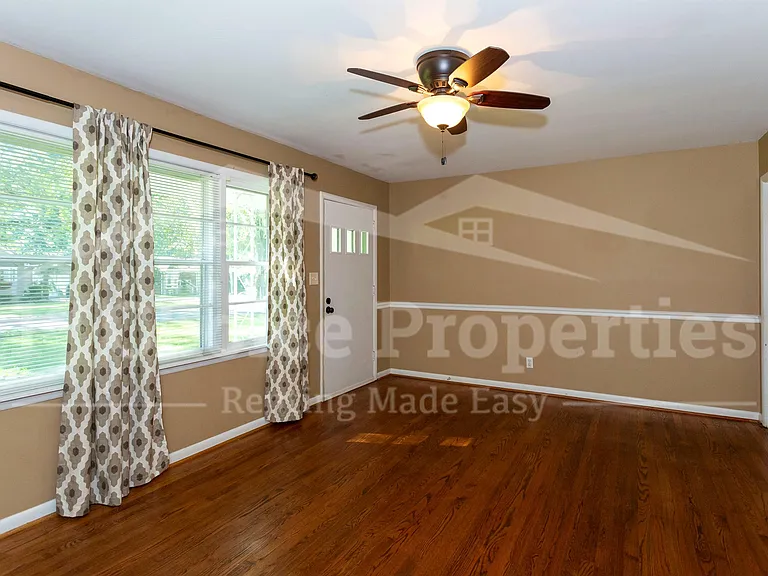 2050 Pinehurst Dr — Photo 5