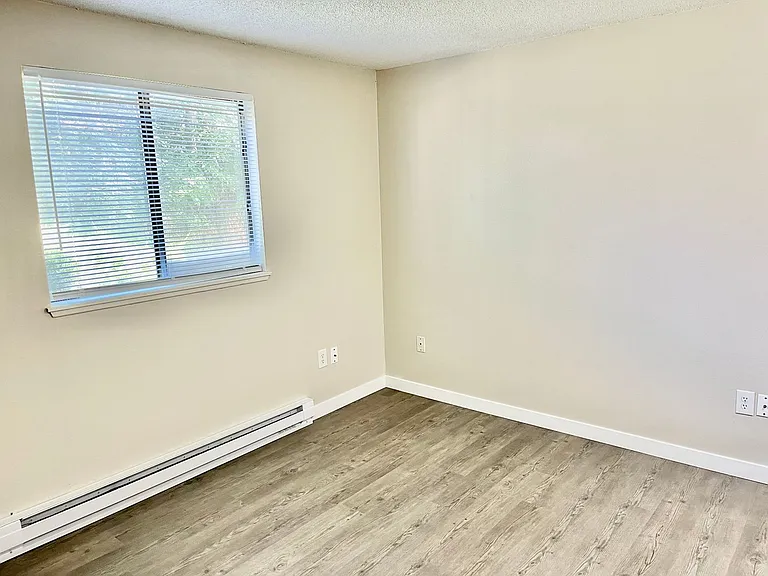 3304 N Lincoln St — Photo 10