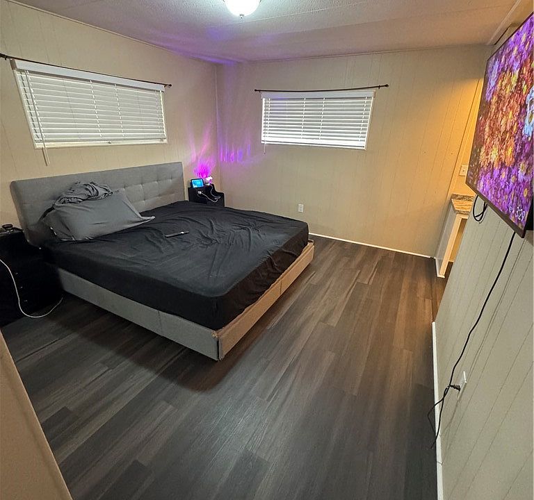 1st image of 2205 W Acacia Ave #200