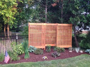 2744 Courville Dr, Bloomfield Hills, MI 48302