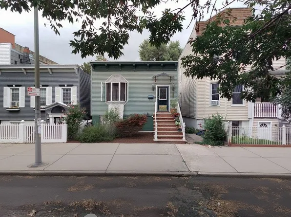 34-30 34th St #1, Astoria, NY 11106