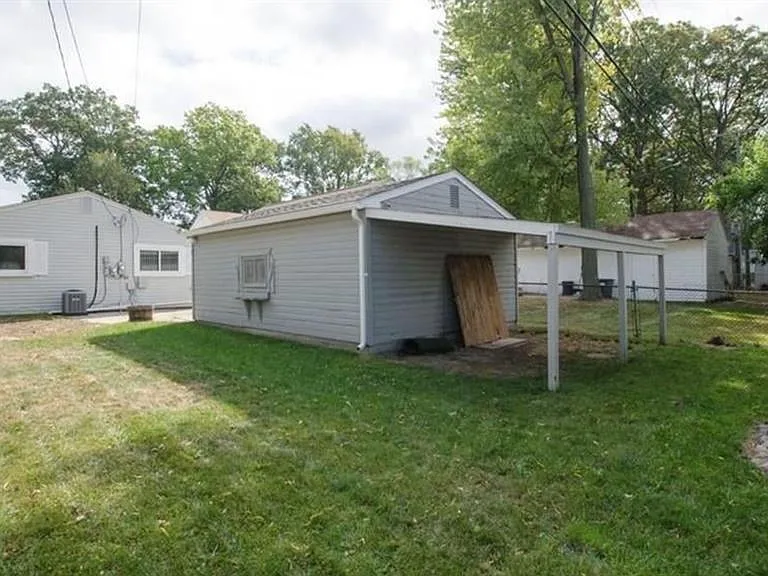 27791 Groveland St — Photo 6
